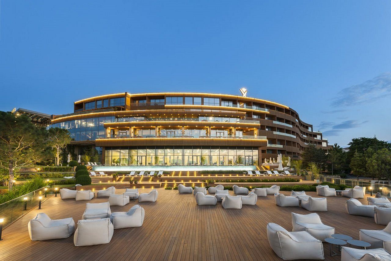 Tasigo Eskisehir Exterior photo The hotel at night